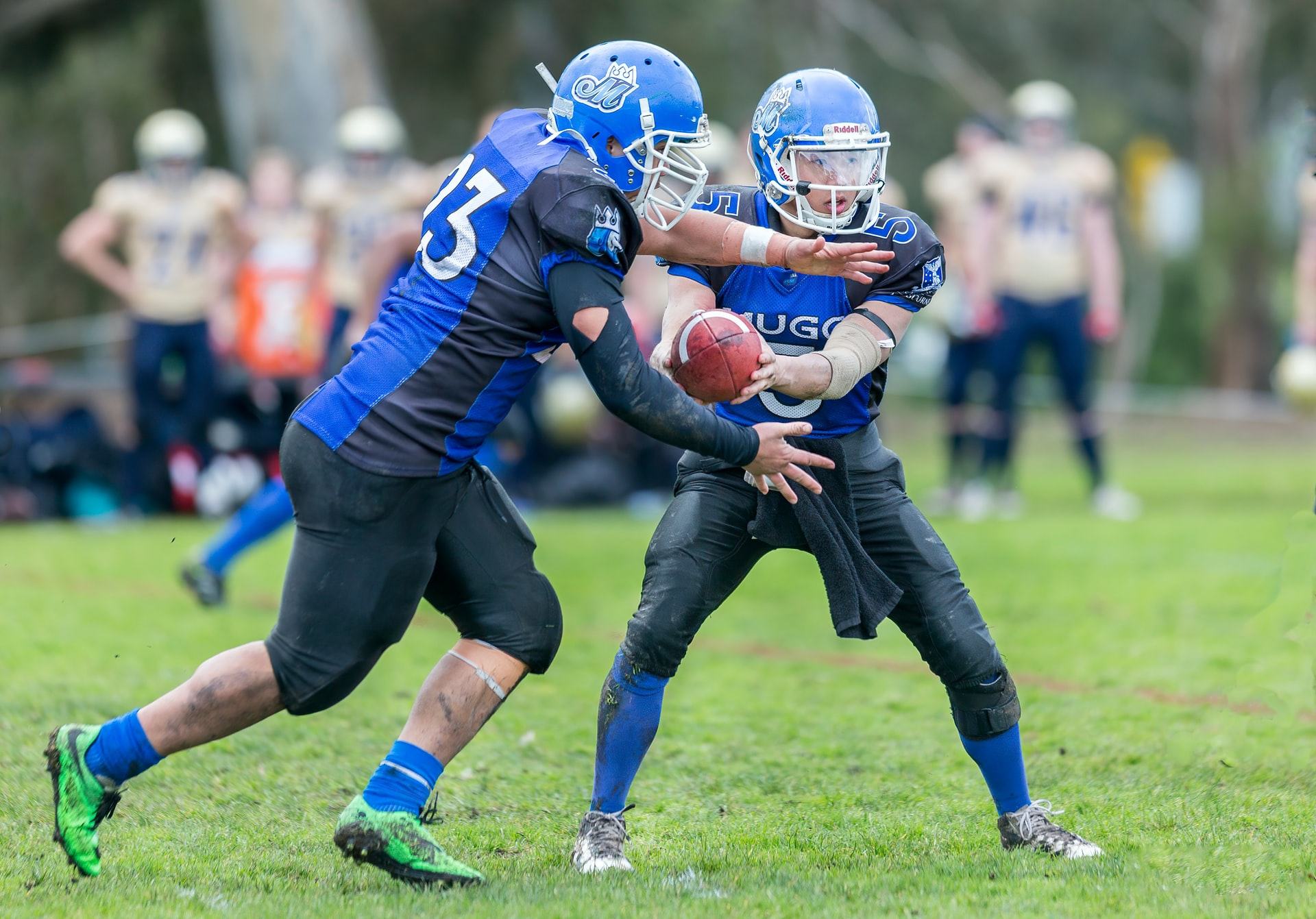 Choose the right size of football helmet