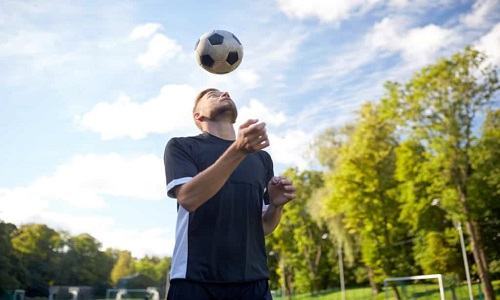 how to juggle a soccer ball scottfujita 3