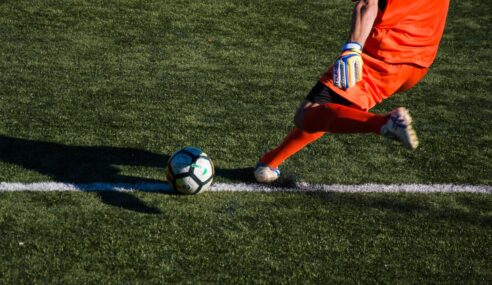 How To Curve A Soccer Ball? A Comprehensive Guide With 3 Steps